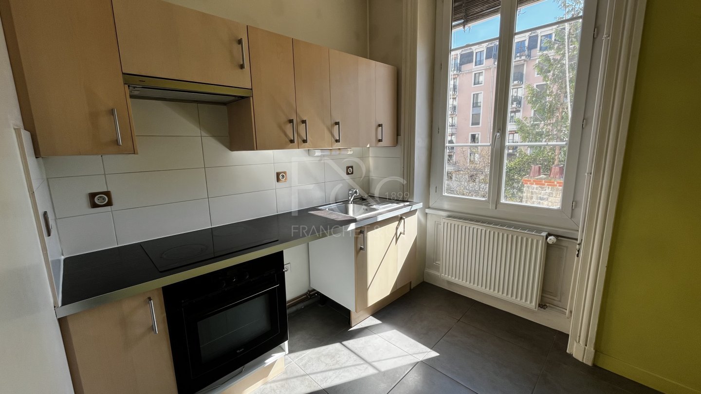 APPARTEMENT T3 A LOUER - LYON 7EME ARRONDISSEMENT - 88.48 m2 - 1 341 &euro; charges comprises par mois