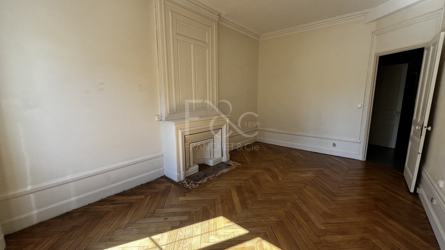 APPARTEMENT T3 A LOUER - LYON 7EME ARRONDISSEMENT - 88.48 m2 - 1 341 &euro; charges comprises par mois