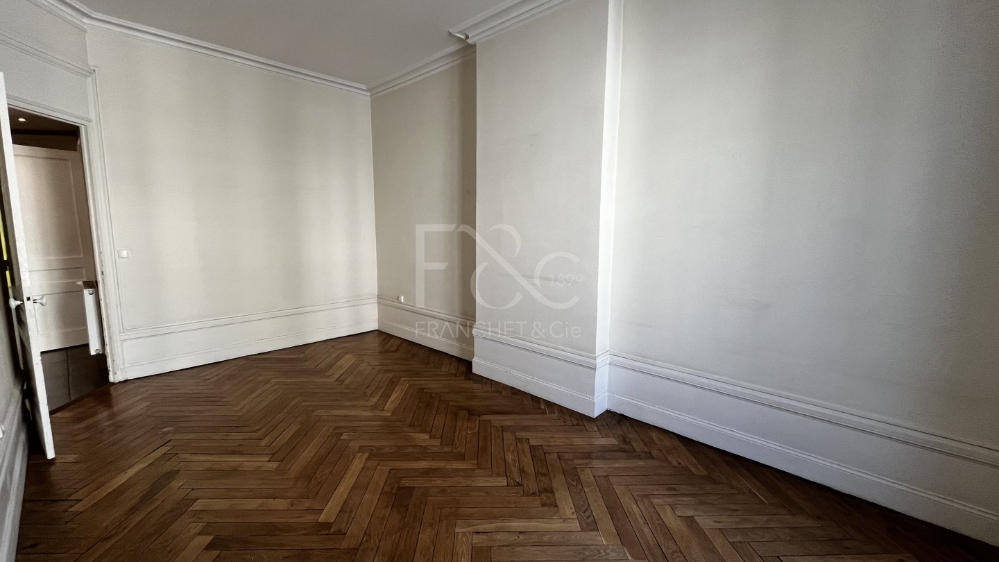 APPARTEMENT T3 A LOUER - LYON 7EME ARRONDISSEMENT - 88.48 m2 - 1 341 &euro; charges comprises par mois