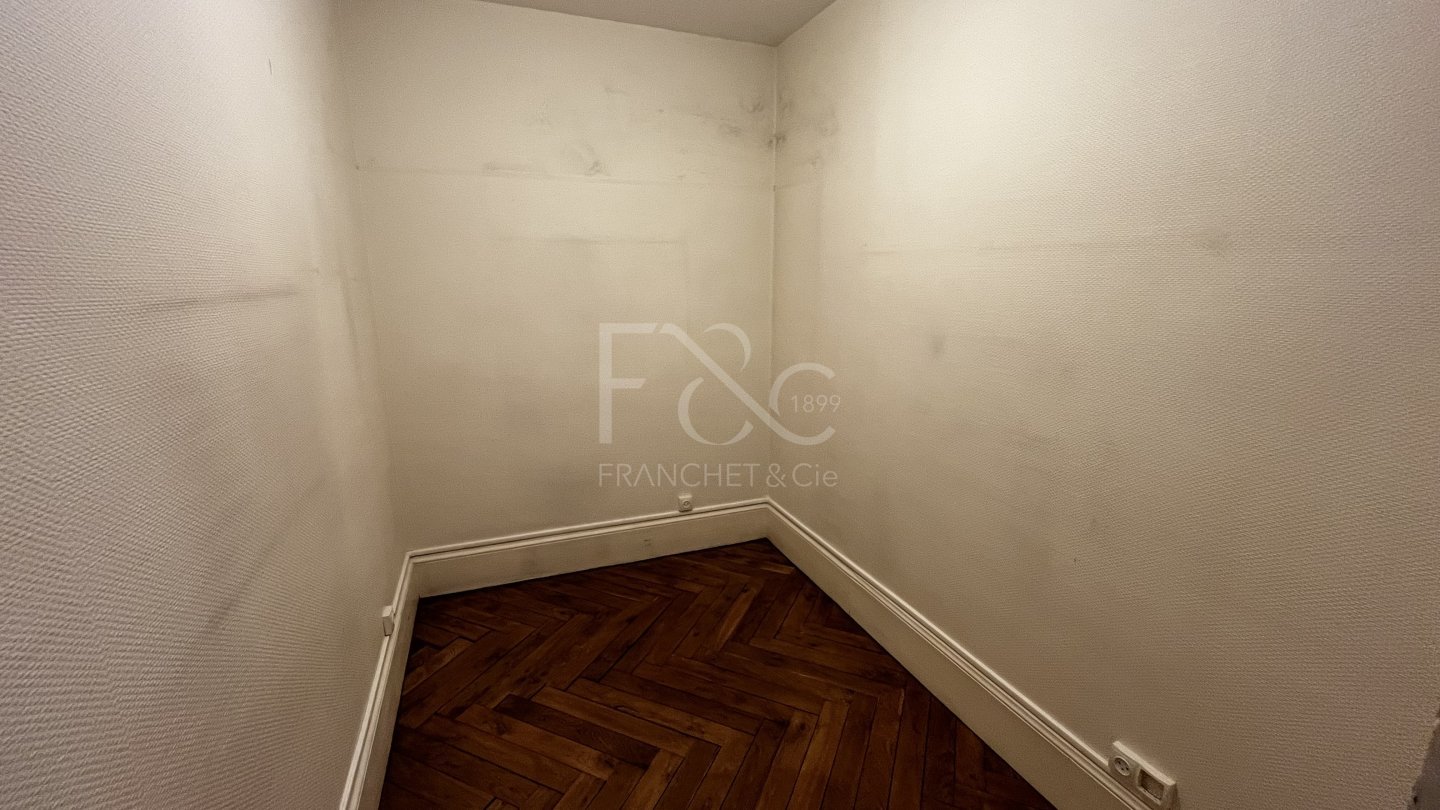 APPARTEMENT T3 A LOUER - LYON 7EME ARRONDISSEMENT - 88.48 m2 - 1 341 &euro; charges comprises par mois