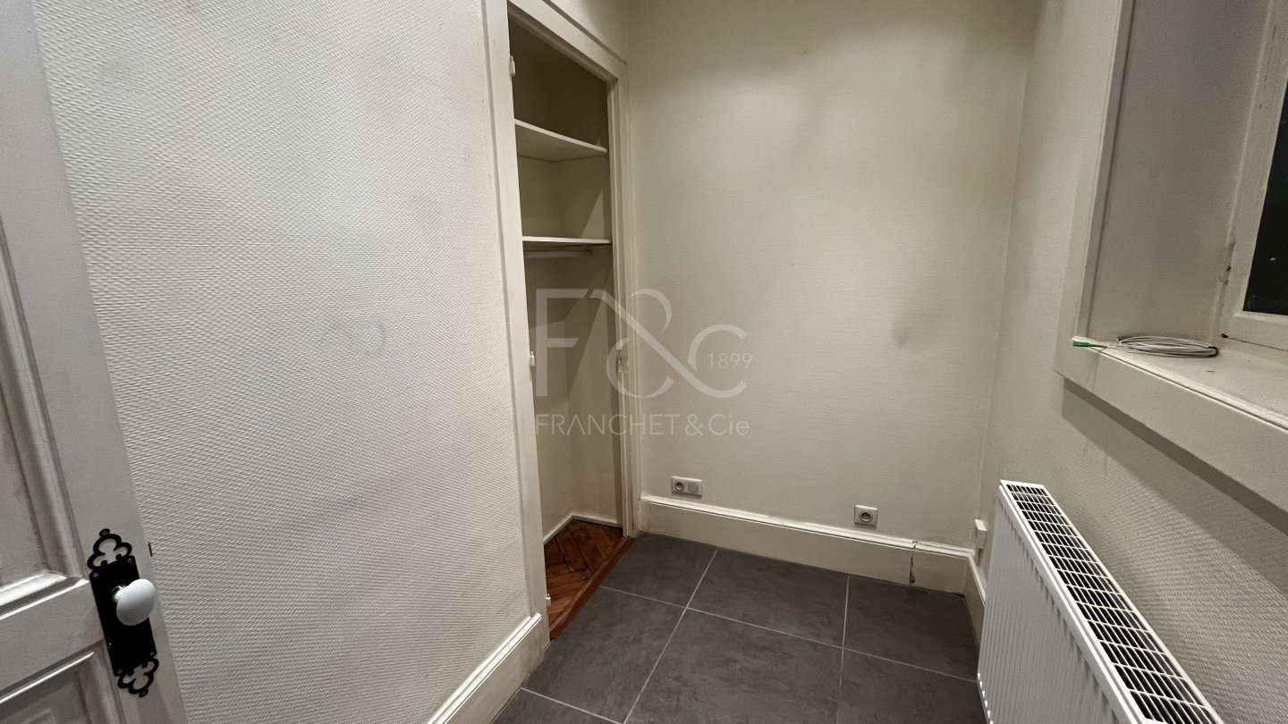 APPARTEMENT T3 A LOUER - LYON 7EME ARRONDISSEMENT - 88.48 m2 - 1 341 &euro; charges comprises par mois