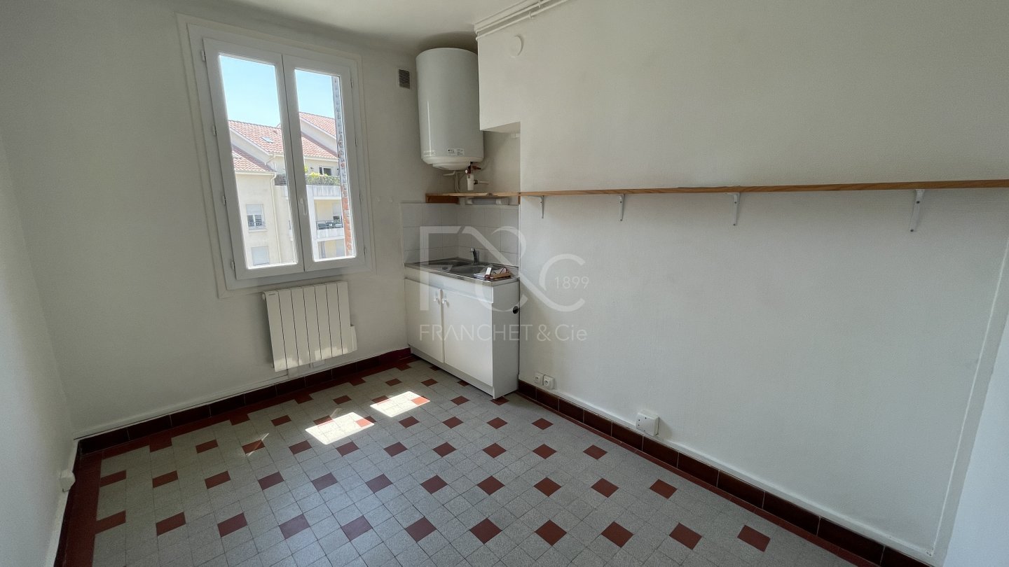 APPARTEMENT T3 A LOUER - LYON 7EME ARRONDISSEMENT - 57.97 m2 - 859 &euro; charges comprises par mois