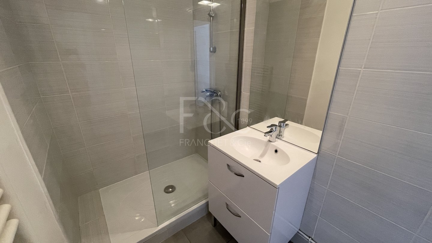 APPARTEMENT T3 A LOUER - LYON 7EME ARRONDISSEMENT - 57.97 m2 - 859 &euro; charges comprises par mois