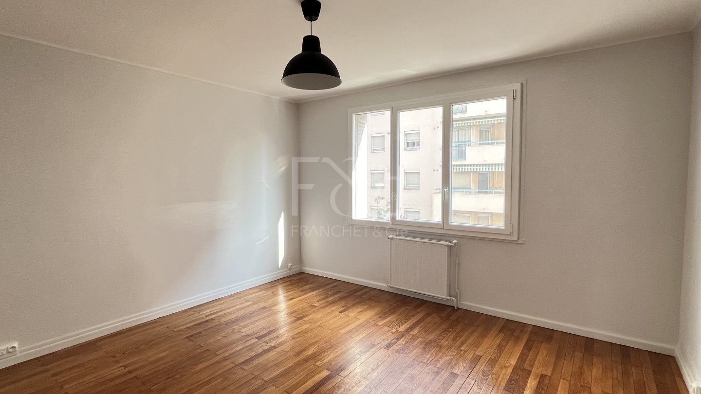 APPARTEMENT T3 A LOUER - LYON 7EME ARRONDISSEMENT - 64.97 m2 - 895 &euro; charges comprises par mois