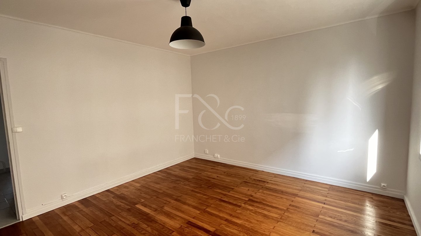 APPARTEMENT T3 A LOUER - LYON 7EME ARRONDISSEMENT - 64.97 m2 - 895 &euro; charges comprises par mois