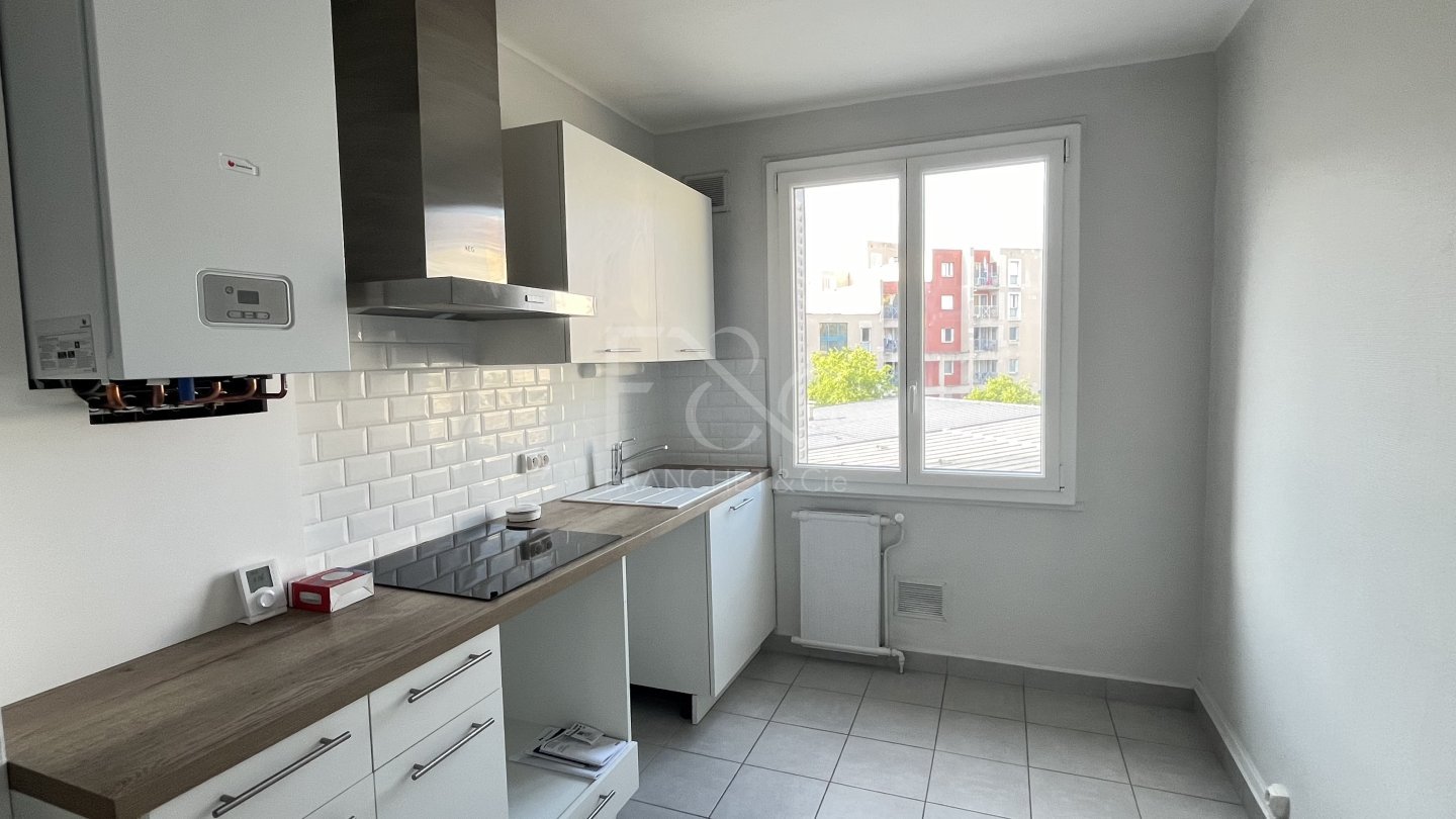 APPARTEMENT T3 A LOUER - LYON 7EME ARRONDISSEMENT - 64.97 m2 - 895 &euro; charges comprises par mois