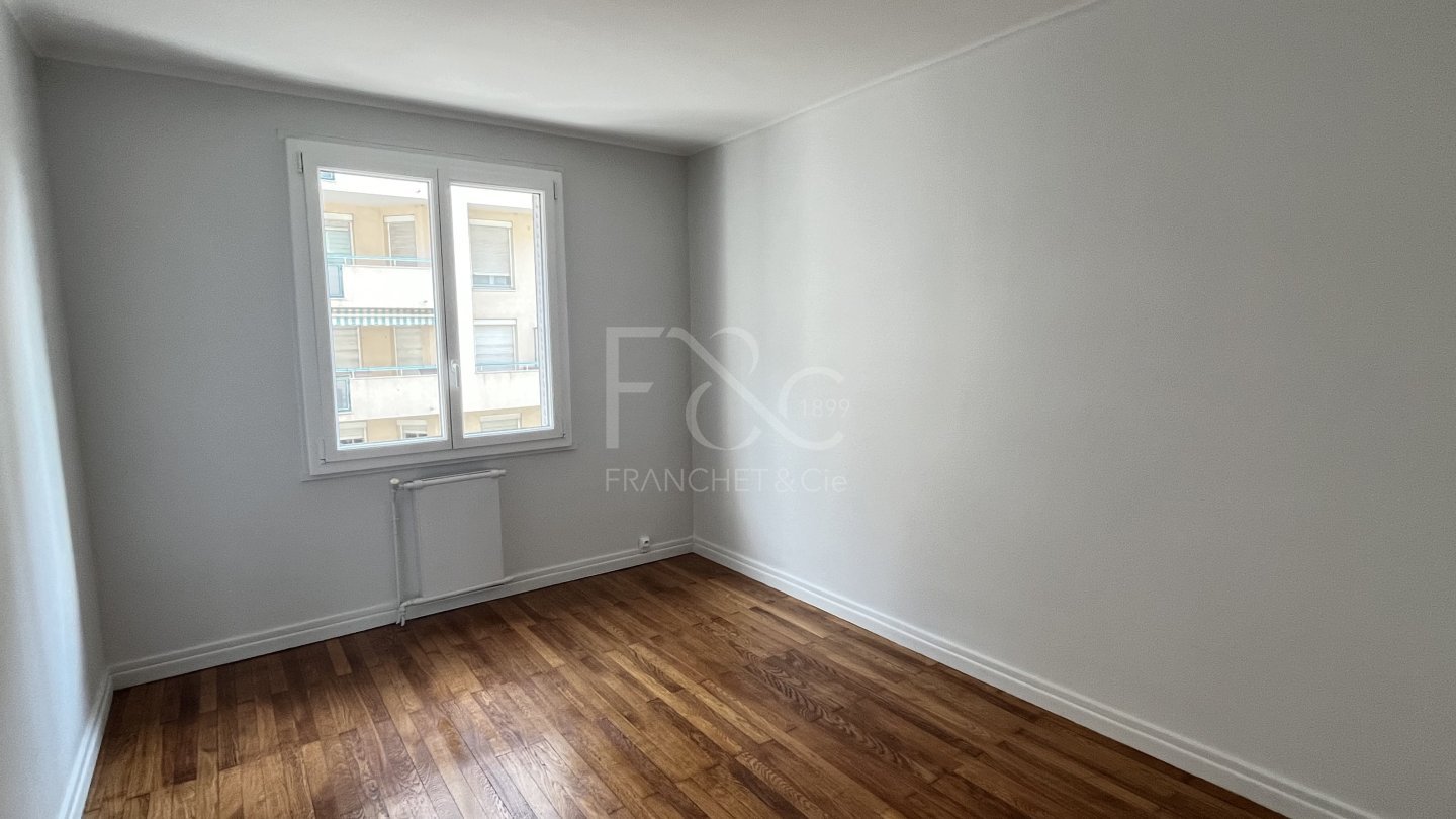 APPARTEMENT T3 A LOUER - LYON 7EME ARRONDISSEMENT - 64.97 m2 - 895 &euro; charges comprises par mois