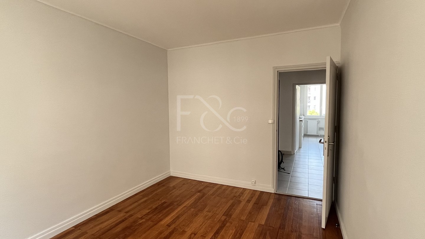 APPARTEMENT T3 A LOUER - LYON 7EME ARRONDISSEMENT - 64.97 m2 - 895 &euro; charges comprises par mois