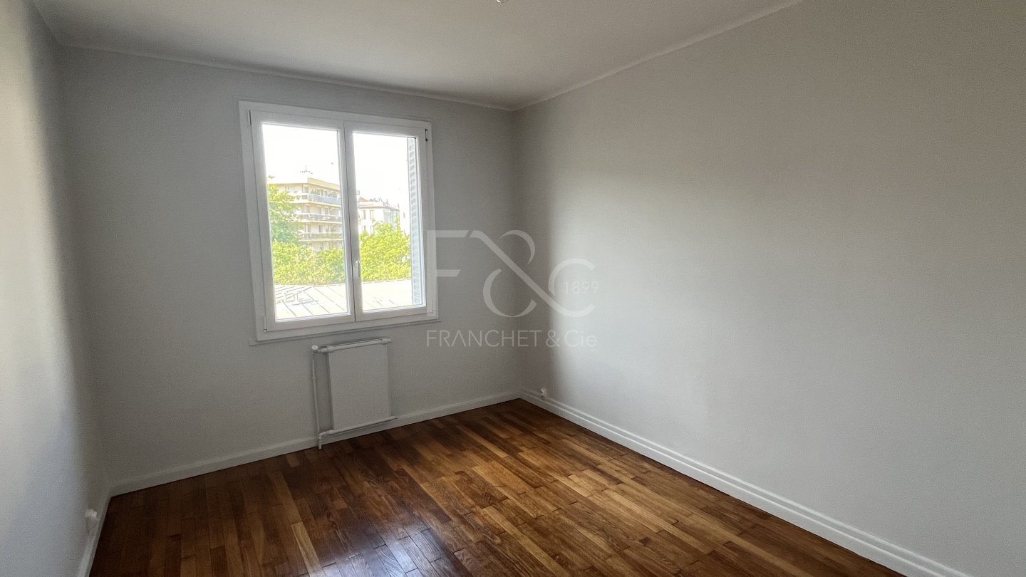 APPARTEMENT T3 A LOUER - LYON 7EME ARRONDISSEMENT - 64.97 m2 - 895 &euro; charges comprises par mois