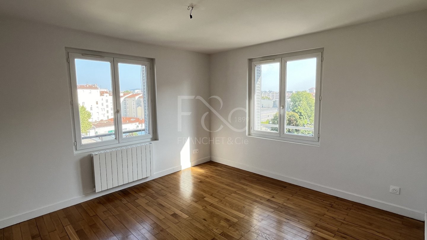 APPARTEMENT T3 A LOUER - LYON 7EME ARRONDISSEMENT - 51.23 m2 - 896 &euro; charges comprises par mois