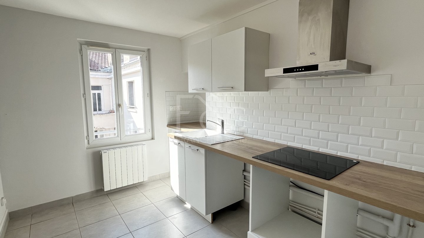 APPARTEMENT T3 A LOUER - LYON 7EME ARRONDISSEMENT - 51.23 m2 - 896 &euro; charges comprises par mois