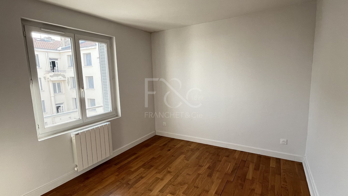 APPARTEMENT T3 A LOUER - LYON 7EME ARRONDISSEMENT - 51.23 m2 - 896 &euro; charges comprises par mois