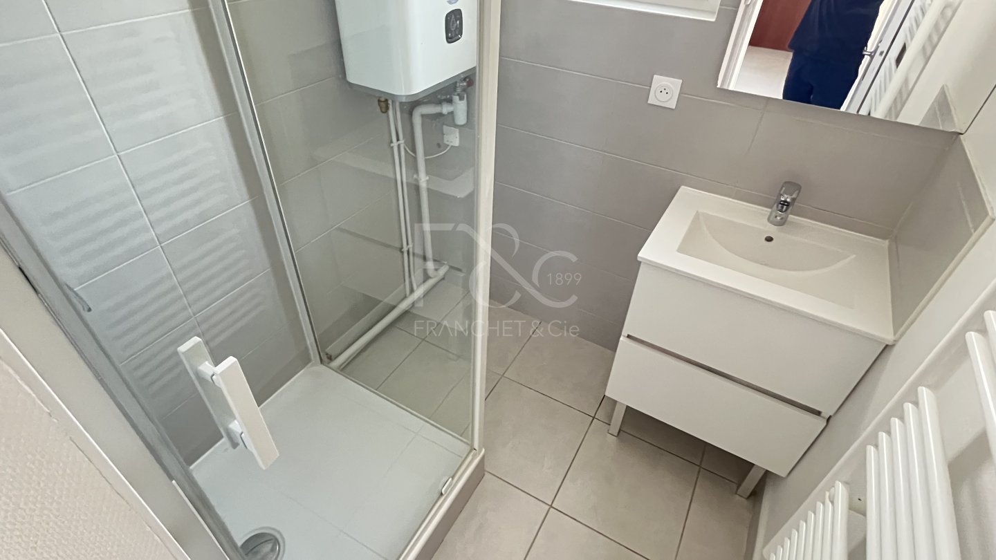 APPARTEMENT T3 A LOUER - LYON 7EME ARRONDISSEMENT - 51.23 m2 - 896 &euro; charges comprises par mois