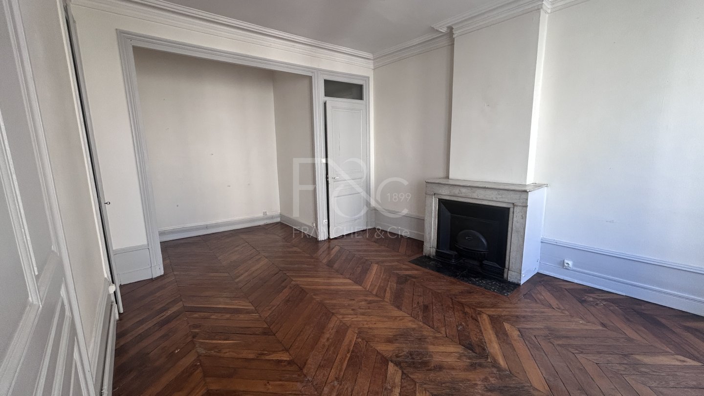 APPARTEMENT T3 A LOUER - LYON 7EME ARRONDISSEMENT - 75.57 m2 - 1 080 &euro; charges comprises par mois