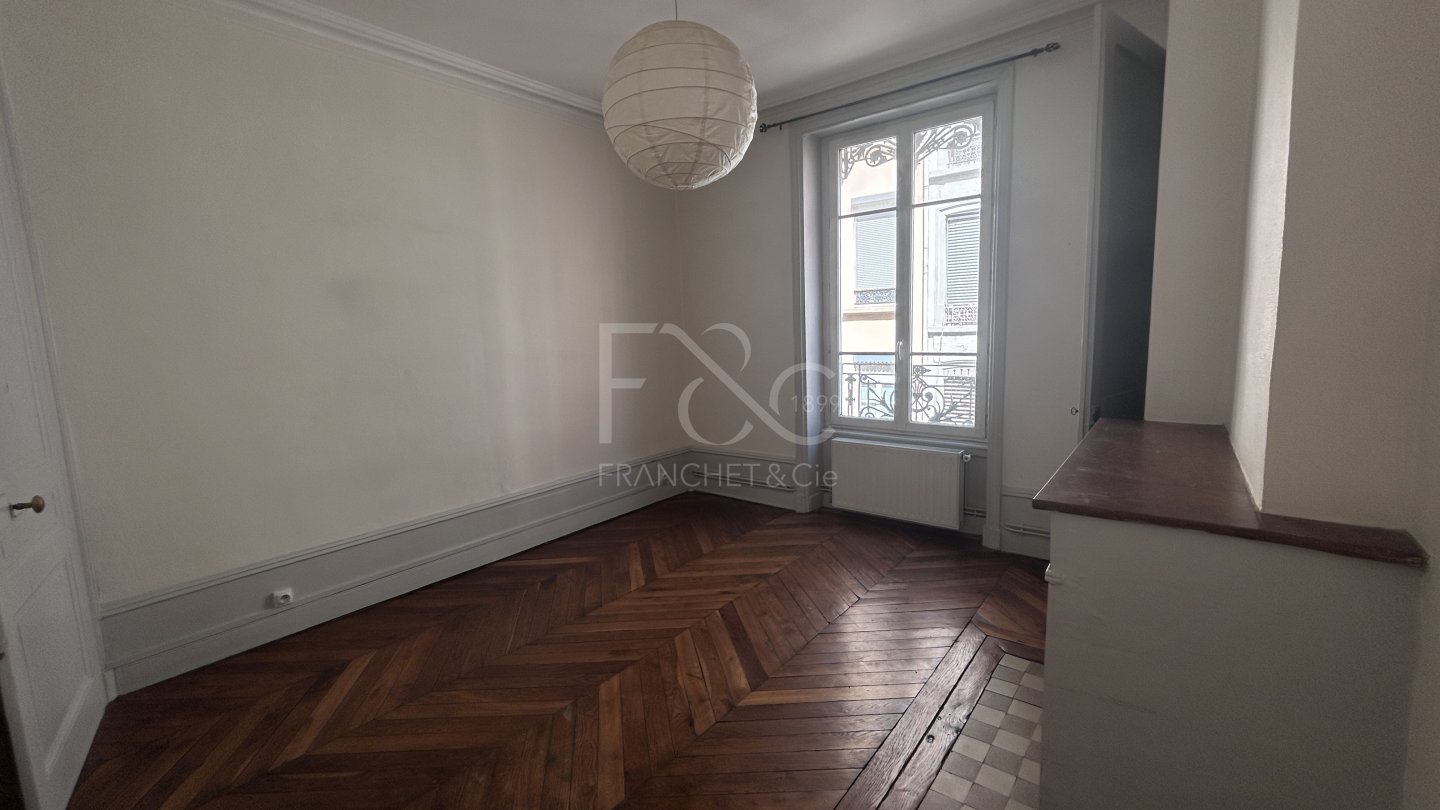 APPARTEMENT T3 A LOUER - LYON 7EME ARRONDISSEMENT - 75.57 m2 - 1 080 &euro; charges comprises par mois