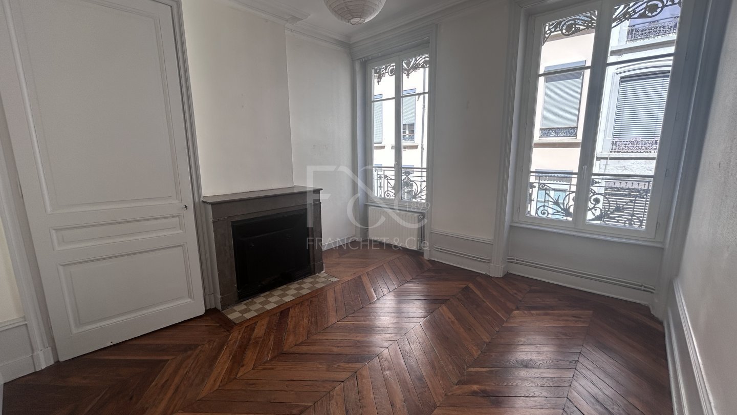 APPARTEMENT T3 A LOUER - LYON 7EME ARRONDISSEMENT - 75.57 m2 - 1 080 &euro; charges comprises par mois