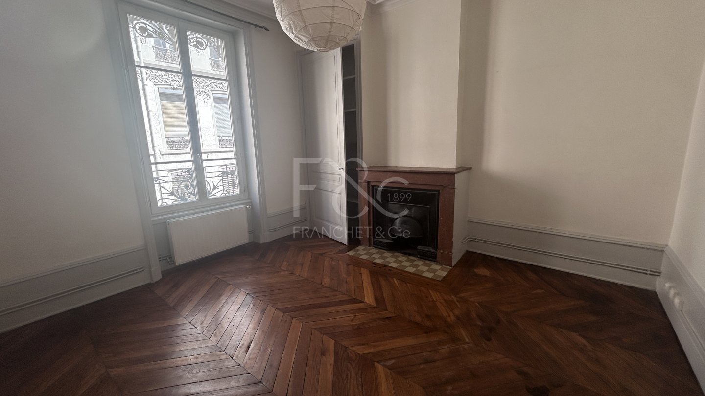 APPARTEMENT T3 A LOUER - LYON 7EME ARRONDISSEMENT - 75.57 m2 - 1 080 &euro; charges comprises par mois