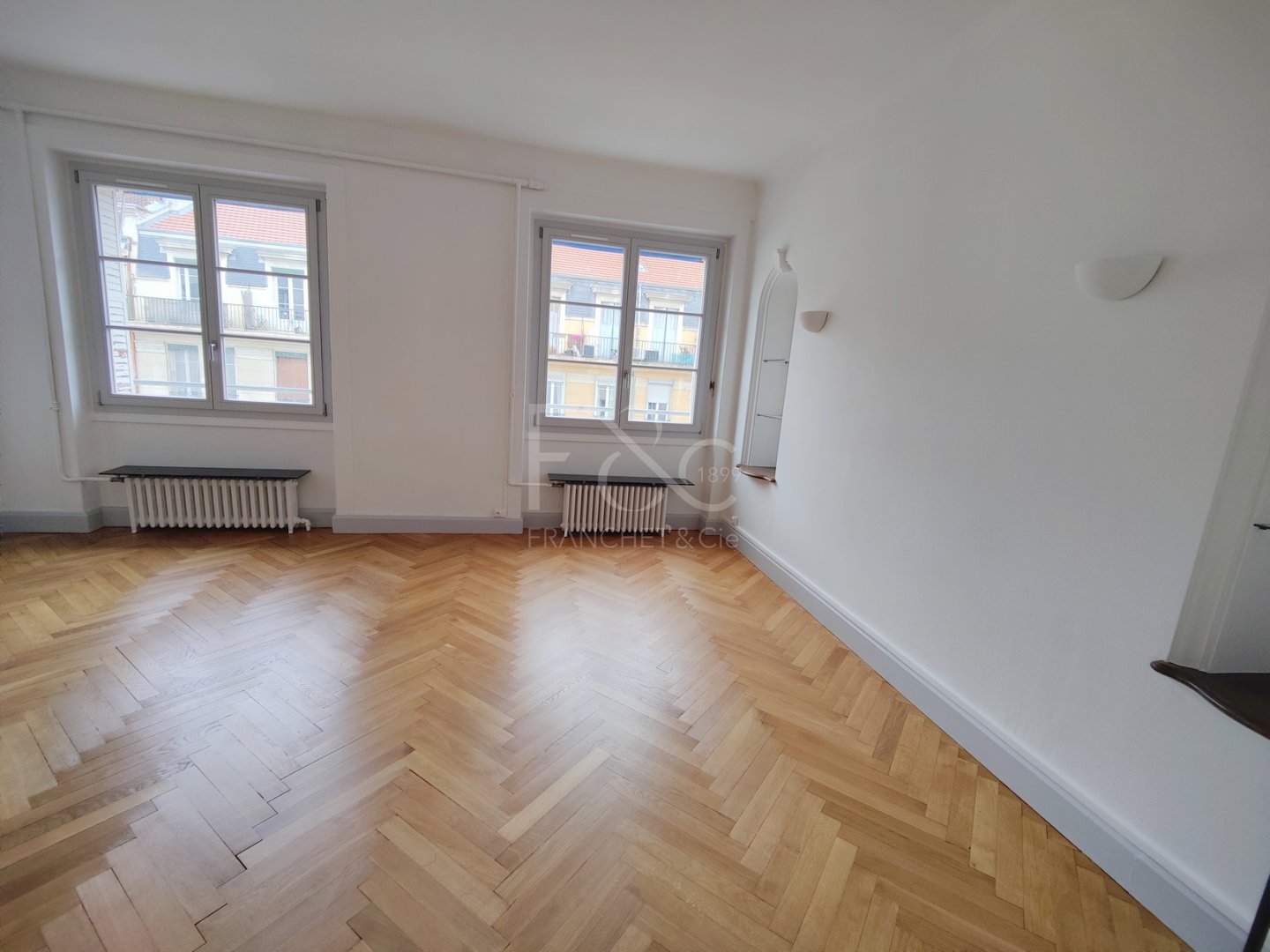 APPARTEMENT T3 A LOUER - LYON 7EME ARRONDISSEMENT Jean-Mace - 90.43 m2 - 1 340 &euro; charges comprises par mois