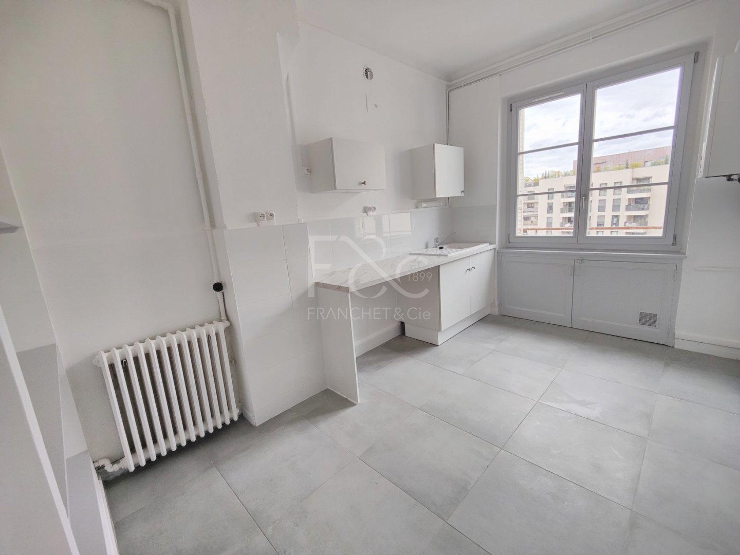APPARTEMENT T3 A LOUER - LYON 7EME ARRONDISSEMENT Jean-Mace - 90.43 m2 - 1 340 &euro; charges comprises par mois