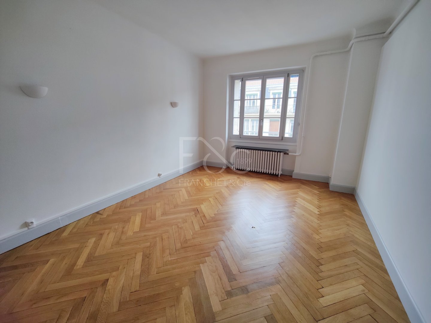 APPARTEMENT T3 A LOUER - LYON 7EME ARRONDISSEMENT Jean-Mace - 90.43 m2 - 1 340 &euro; charges comprises par mois