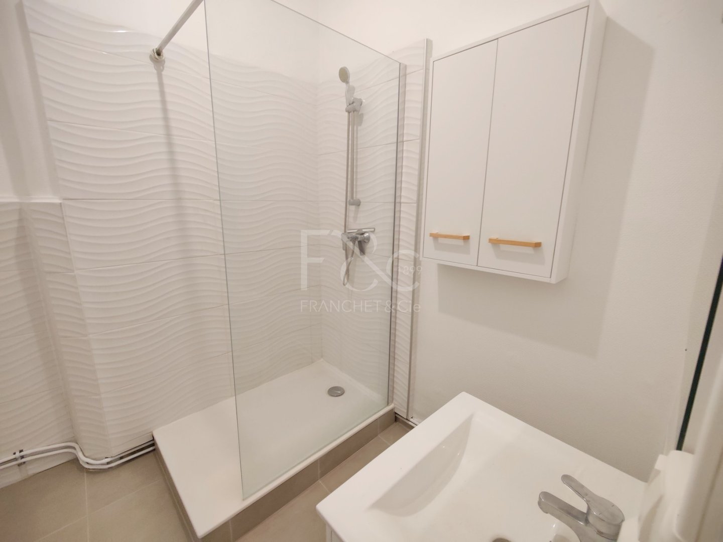 APPARTEMENT T3 A LOUER - LYON 7EME ARRONDISSEMENT Jean-Mace - 90.43 m2 - 1 340 &euro; charges comprises par mois