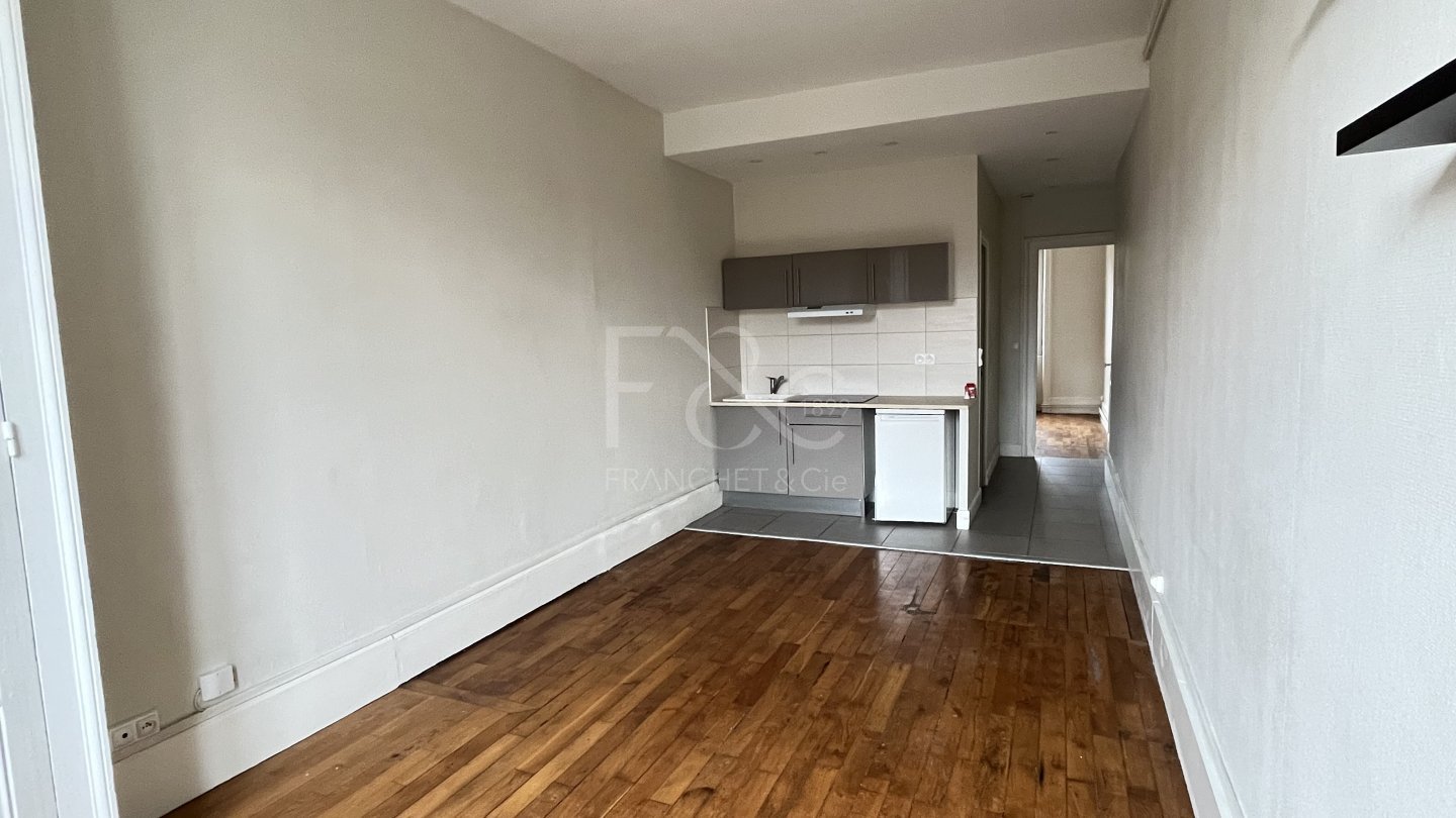APPARTEMENT T3 A LOUER - LYON 7EME ARRONDISSEMENT - 54.84 m2 - 897 &euro; charges comprises par mois