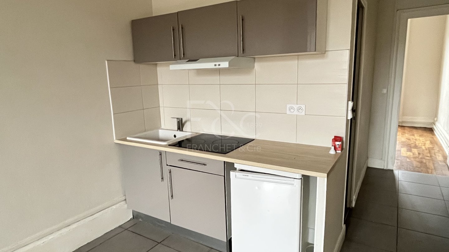 APPARTEMENT T3 A LOUER - LYON 7EME ARRONDISSEMENT - 54.84 m2 - 897 &euro; charges comprises par mois