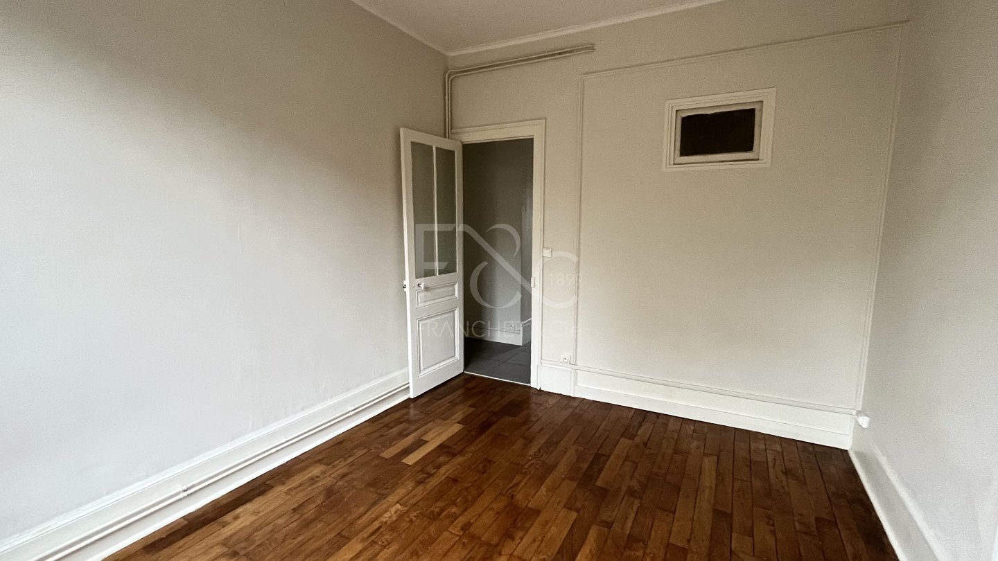 APPARTEMENT T3 A LOUER - LYON 7EME ARRONDISSEMENT - 54.84 m2 - 897 &euro; charges comprises par mois