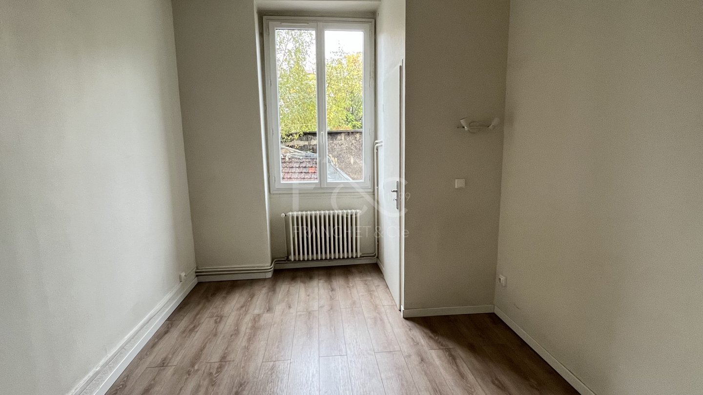 APPARTEMENT T3 A LOUER - LYON 7EME ARRONDISSEMENT - 54.84 m2 - 897 &euro; charges comprises par mois