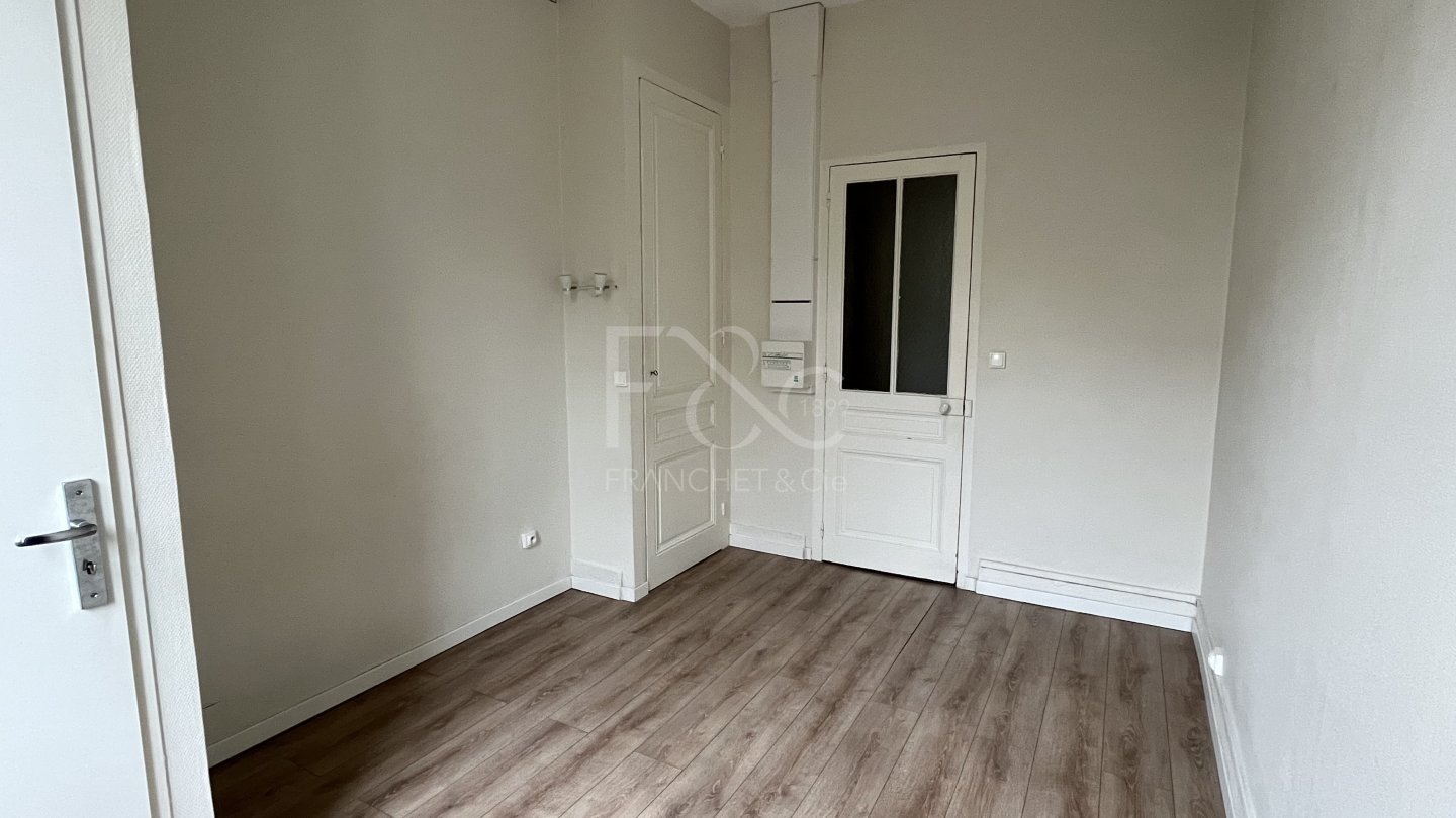 APPARTEMENT T3 A LOUER - LYON 7EME ARRONDISSEMENT - 54.84 m2 - 897 &euro; charges comprises par mois