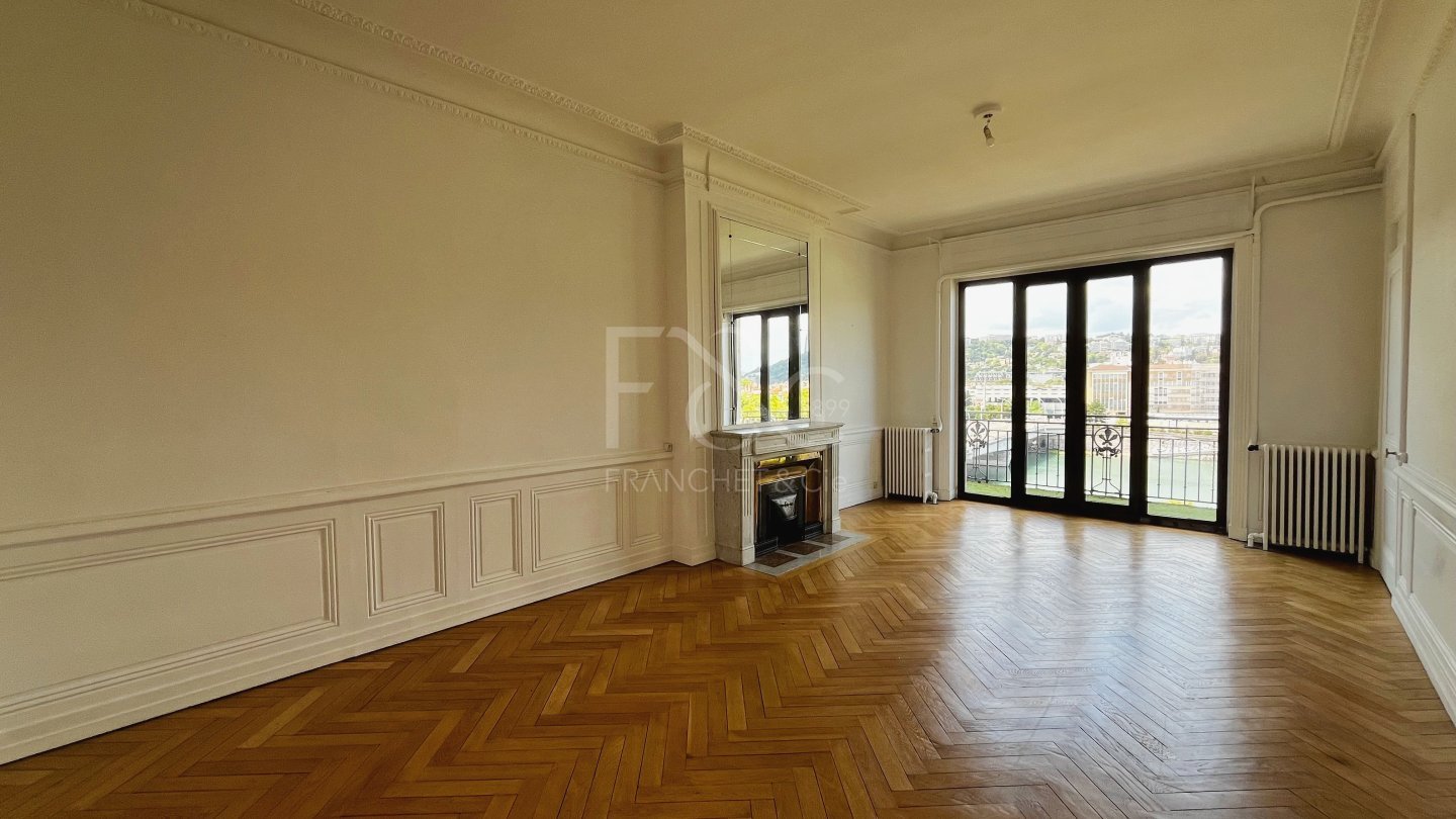 APPARTEMENT T3 A LOUER - LYON 7EME ARRONDISSEMENT - 125.82 m2 - 1800€ charges comprises par mois