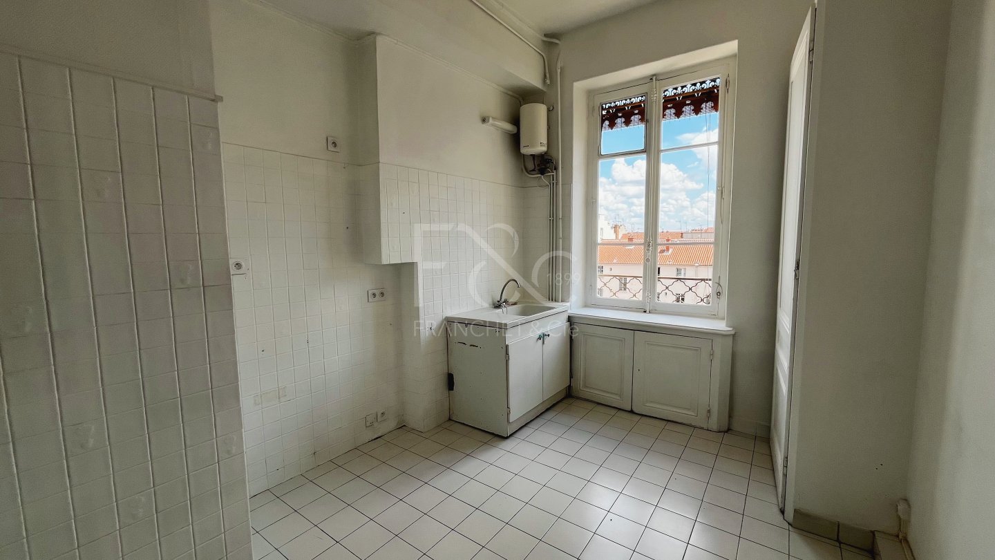 APPARTEMENT T3 A LOUER - LYON 7EME ARRONDISSEMENT - 125.82 m2 - 1800€ charges comprises par mois