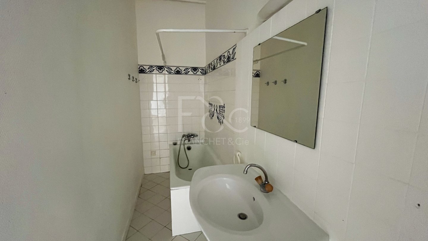 APPARTEMENT T3 A LOUER - LYON 7EME ARRONDISSEMENT - 125.82 m2 - 1800€ charges comprises par mois