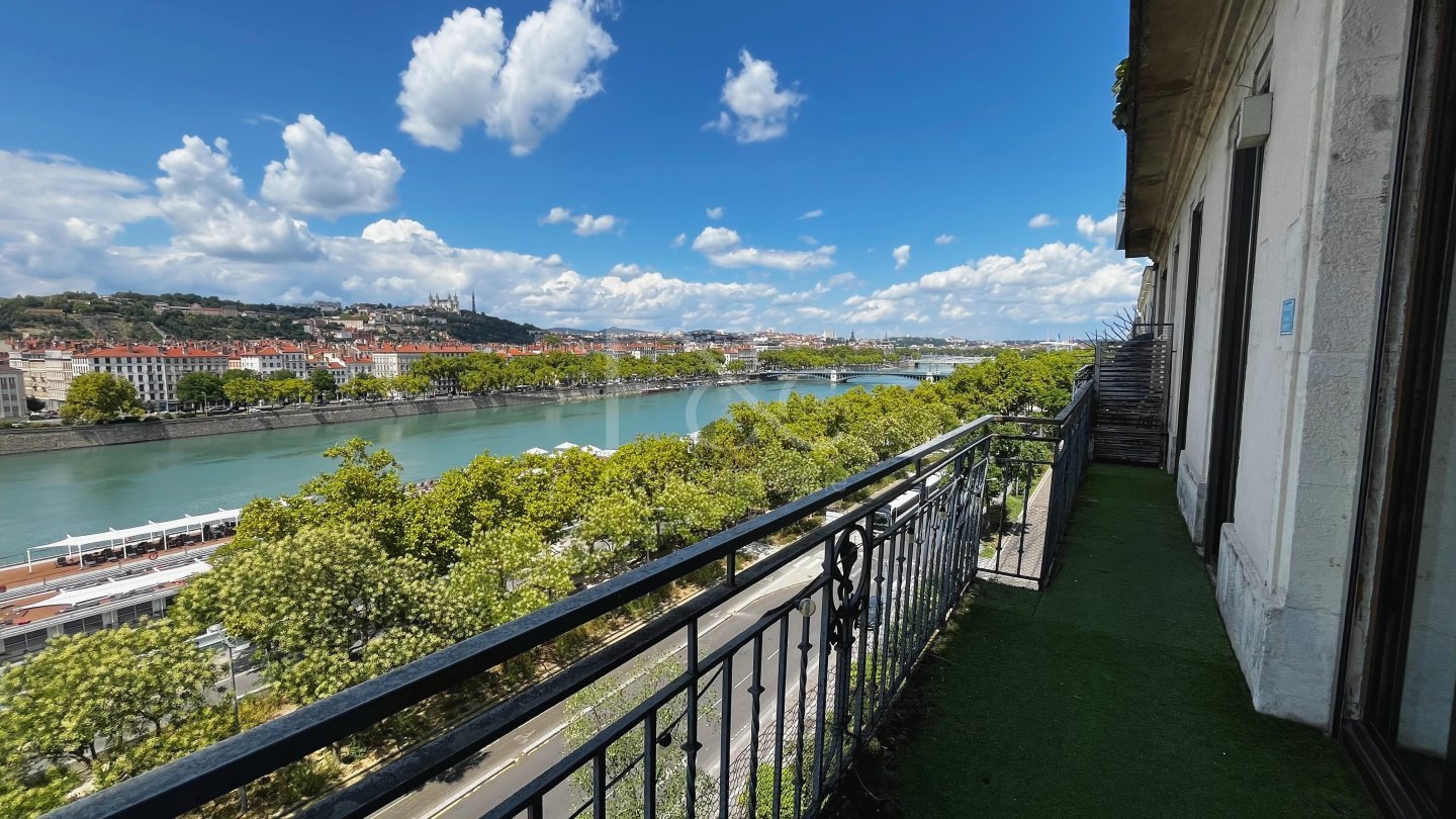 APPARTEMENT T3 A LOUER - LYON 7EME ARRONDISSEMENT - 125.82 m2 - 1800€ charges comprises par mois