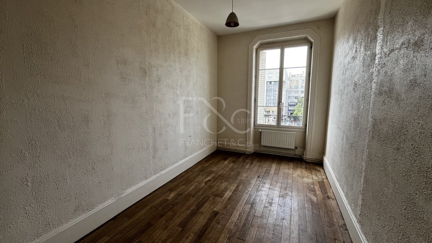 APPARTEMENT T3 A LOUER - LYON 7EME ARRONDISSEMENT - 72.85 m2 - 880€ charges comprises par mois