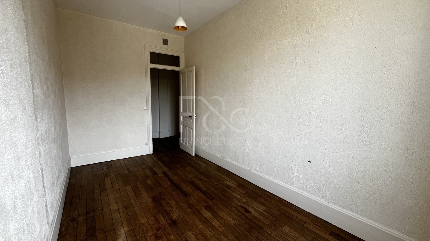 APPARTEMENT T3 A LOUER - LYON 7EME ARRONDISSEMENT - 72.85 m2 - 880€ charges comprises par mois