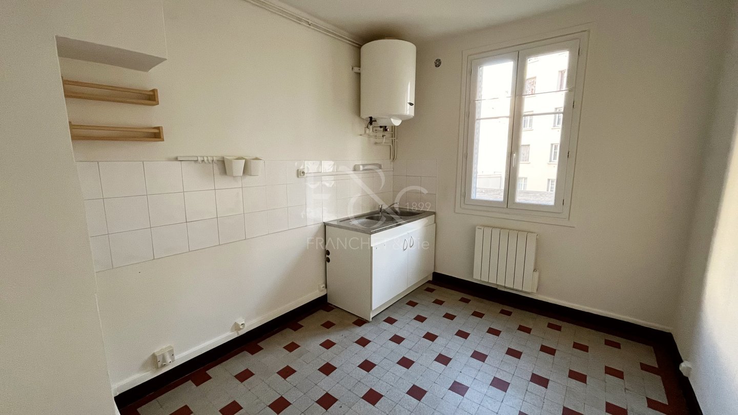 APPARTEMENT T3 A LOUER - LYON 7EME ARRONDISSEMENT - 58.23 m2 - 815€ charges comprises par mois