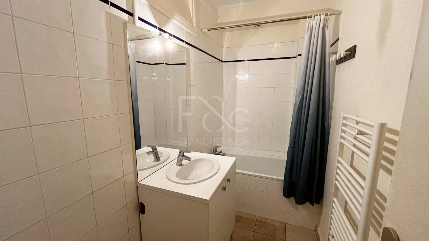 APPARTEMENT T3 A LOUER - LYON 7EME ARRONDISSEMENT - 58.23 m2 - 815€ charges comprises par mois