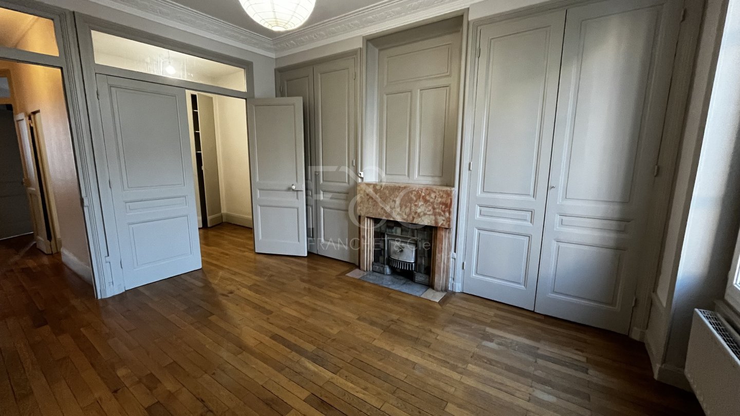 APPARTEMENT T3 A LOUER - LYON 7EME ARRONDISSEMENT - 73.52 m2 - 817€ charges comprises par mois