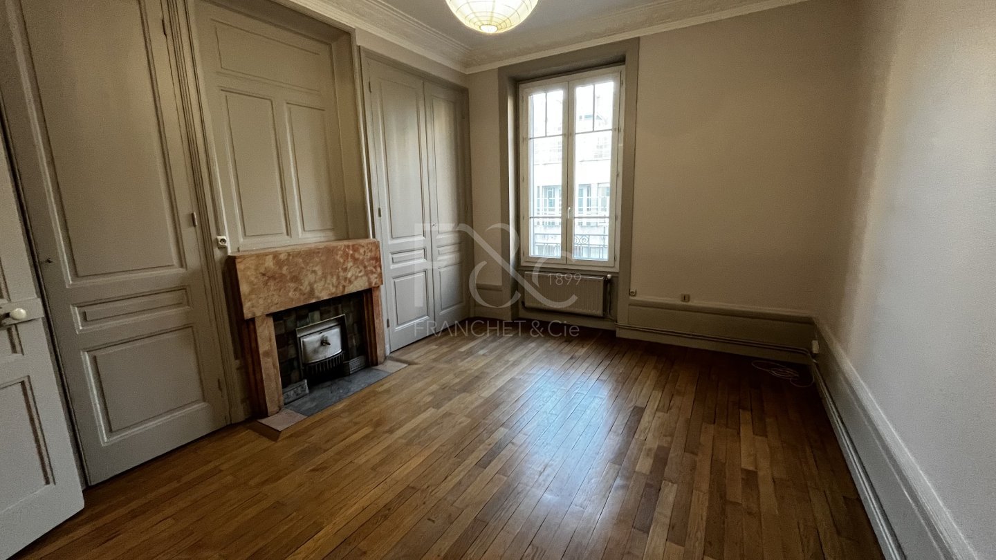 APPARTEMENT T3 A LOUER - LYON 7EME ARRONDISSEMENT - 73.52 m2 - 817€ charges comprises par mois