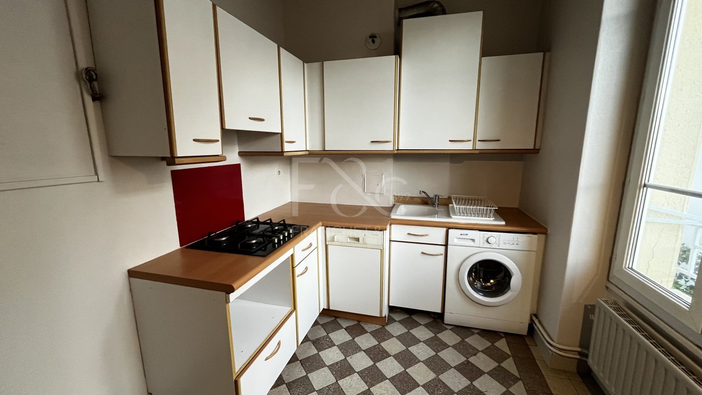 APPARTEMENT T3 A LOUER - LYON 7EME ARRONDISSEMENT - 73.52 m2 - 817€ charges comprises par mois