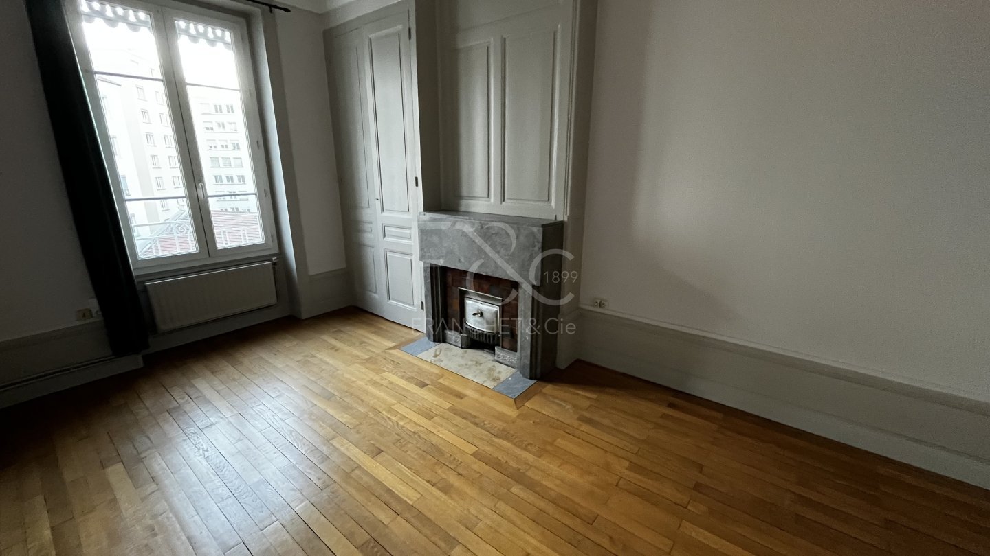 APPARTEMENT T3 A LOUER - LYON 7EME ARRONDISSEMENT - 73.52 m2 - 817€ charges comprises par mois