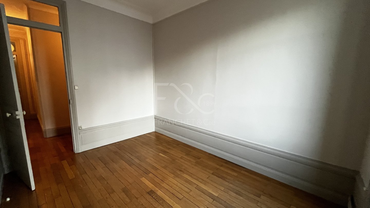 APPARTEMENT T3 A LOUER - LYON 7EME ARRONDISSEMENT - 73.52 m2 - 817€ charges comprises par mois