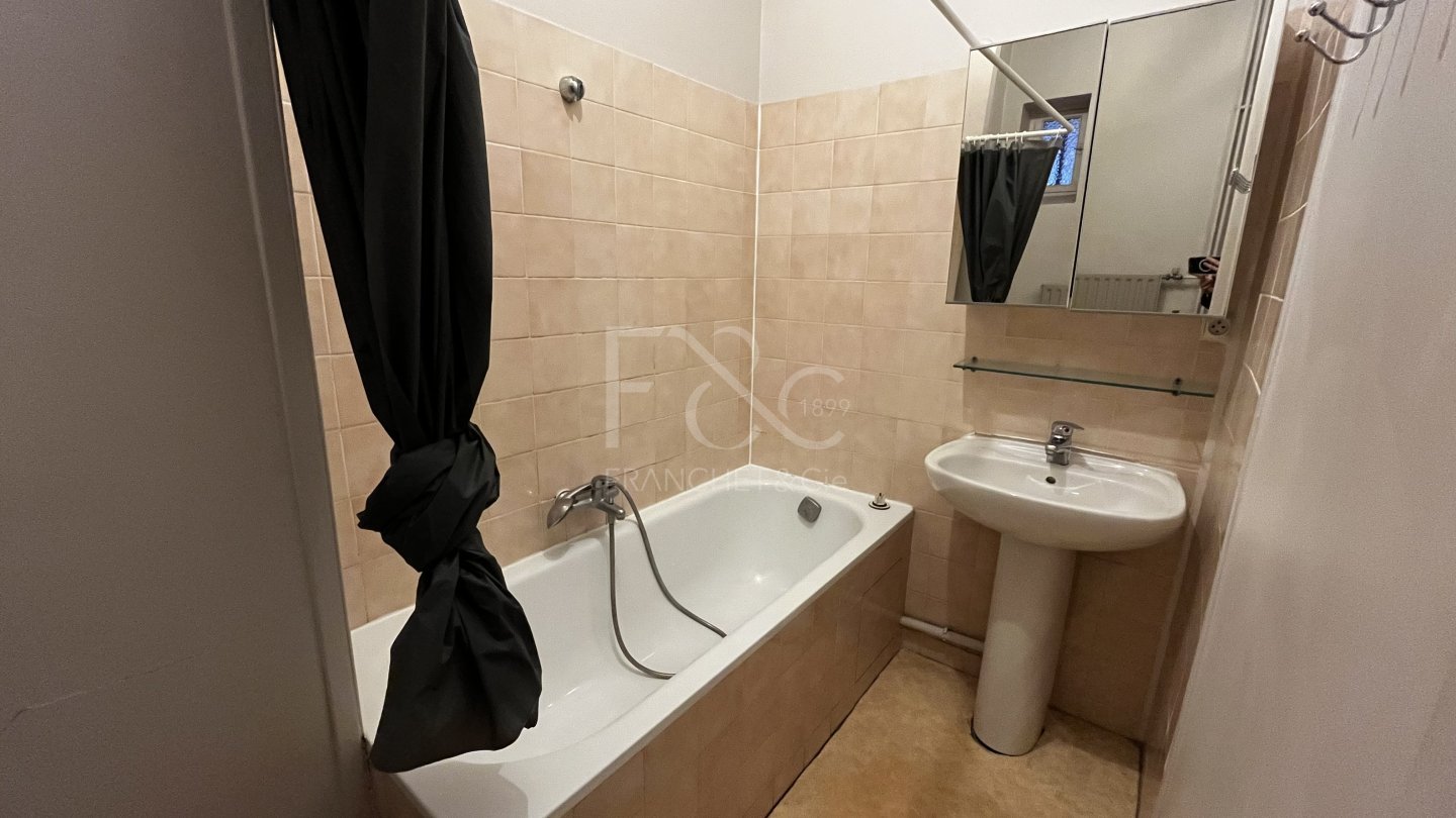 APPARTEMENT T3 A LOUER - LYON 7EME ARRONDISSEMENT - 73.52 m2 - 817€ charges comprises par mois