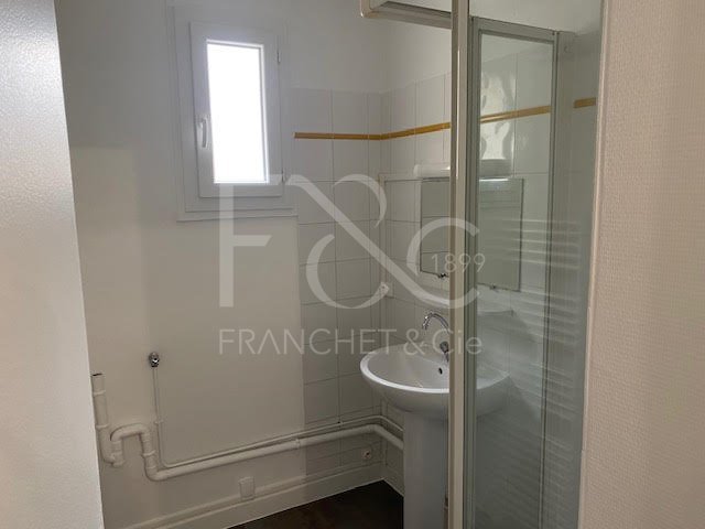 APPARTEMENT T3 A LOUER - LYON 7EME ARRONDISSEMENT Universit�s - 56.42 m2 - 768�&euro; charges comprises par mois