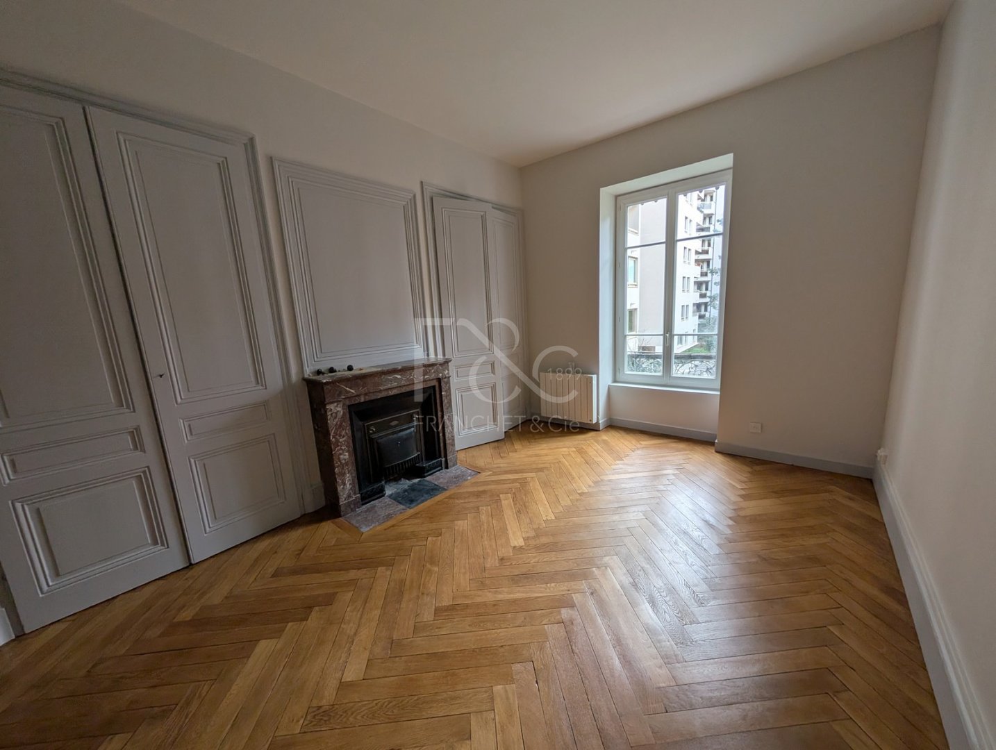 APPARTEMENT T3 A LOUER - LYON 7EME ARRONDISSEMENT - 90.22 m2 - 1�337�&euro; charges comprises par mois