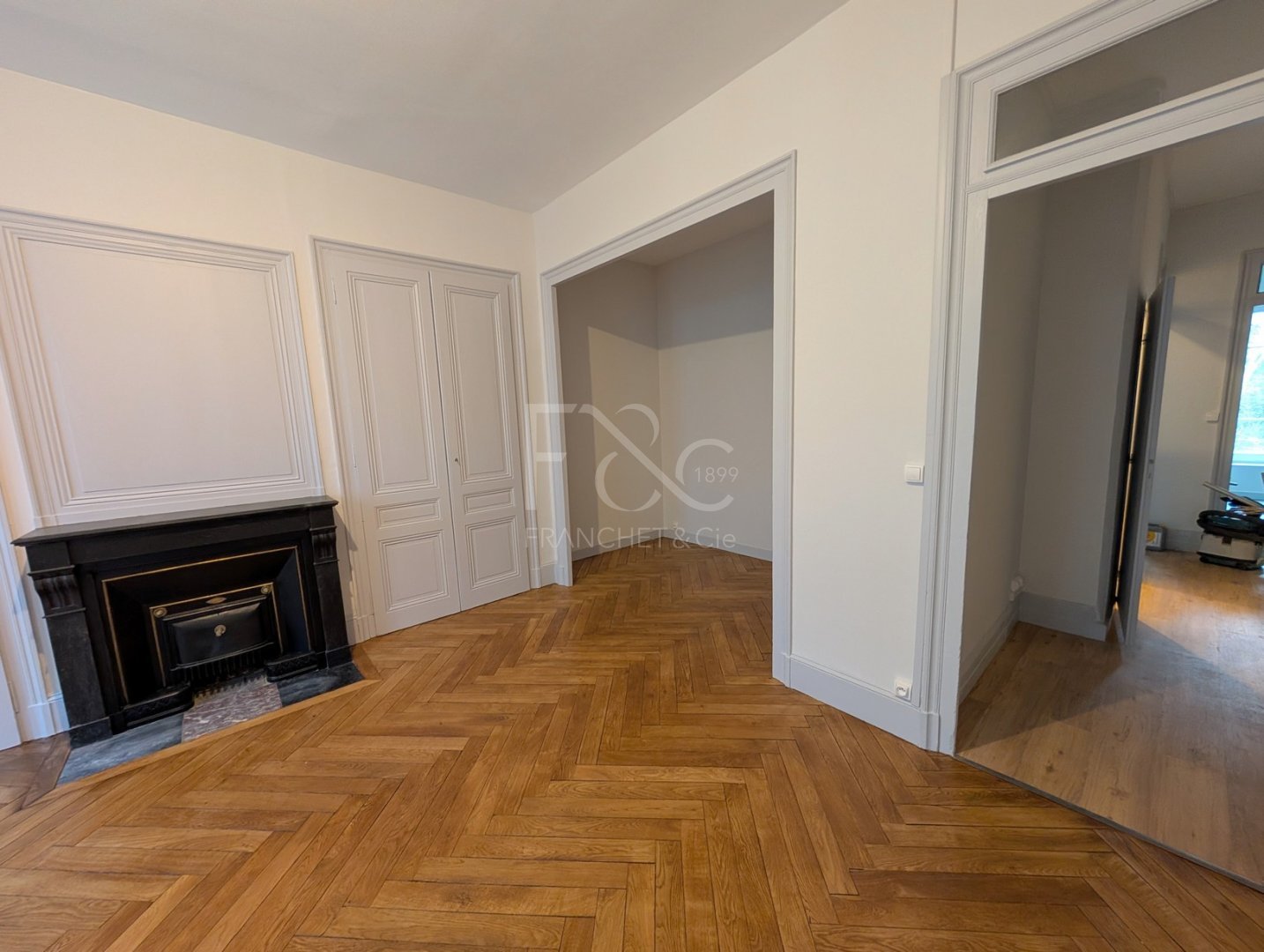 APPARTEMENT T3 A LOUER - LYON 7EME ARRONDISSEMENT - 90.22 m2 - 1�337�&euro; charges comprises par mois