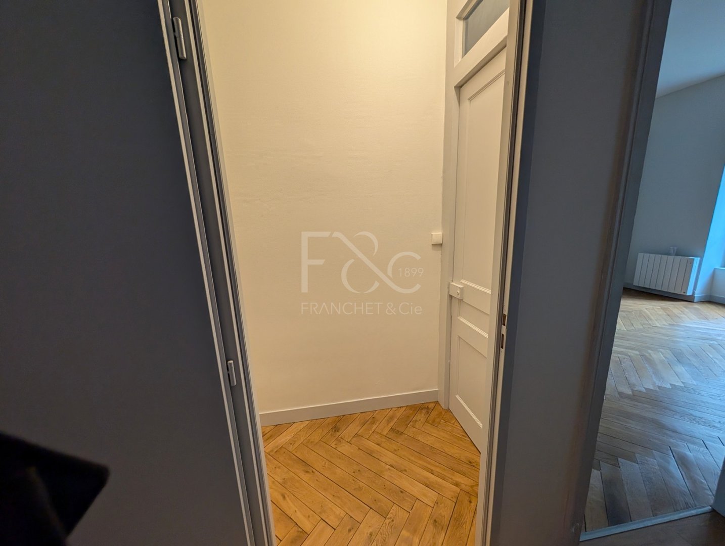 APPARTEMENT T3 A LOUER - LYON 7EME ARRONDISSEMENT - 90.22 m2 - 1�337�&euro; charges comprises par mois