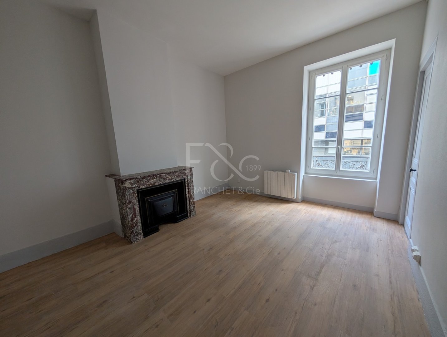 APPARTEMENT T3 A LOUER - LYON 7EME ARRONDISSEMENT - 90.22 m2 - 1�337�&euro; charges comprises par mois