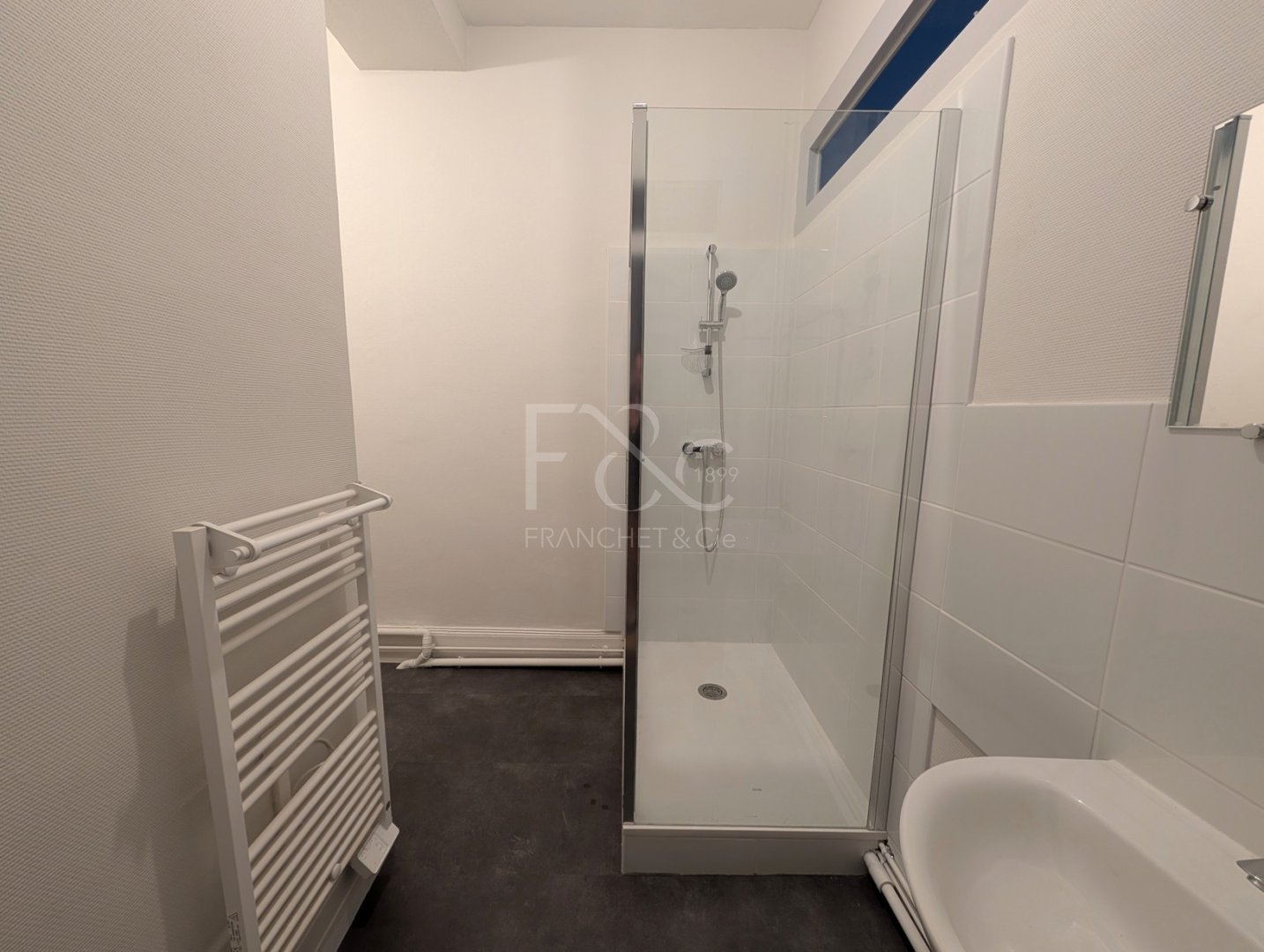 APPARTEMENT T3 A LOUER - LYON 7EME ARRONDISSEMENT - 90.22 m2 - 1�337�&euro; charges comprises par mois